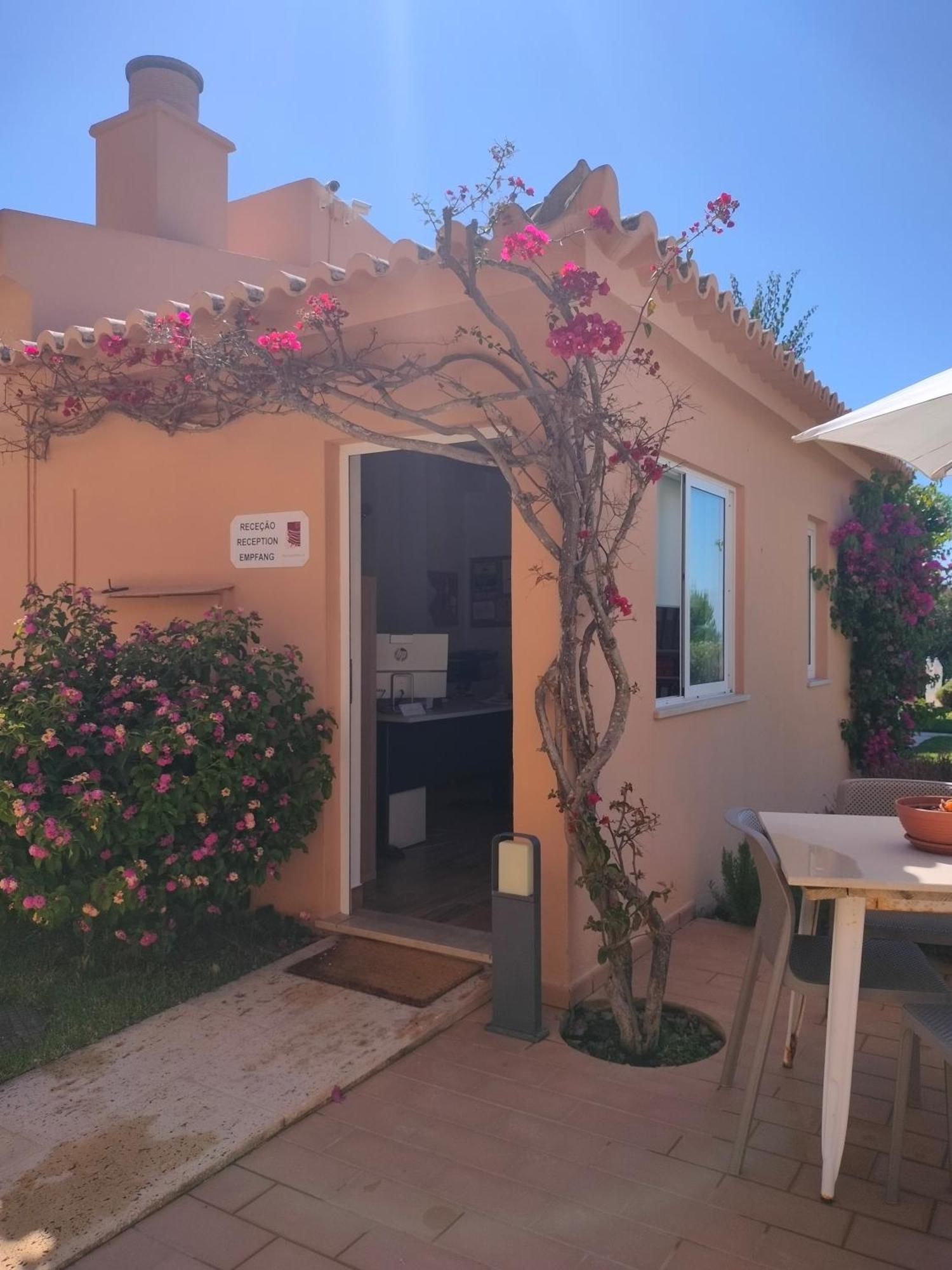 Aparthotel Turisticos Buganvilia Lagos